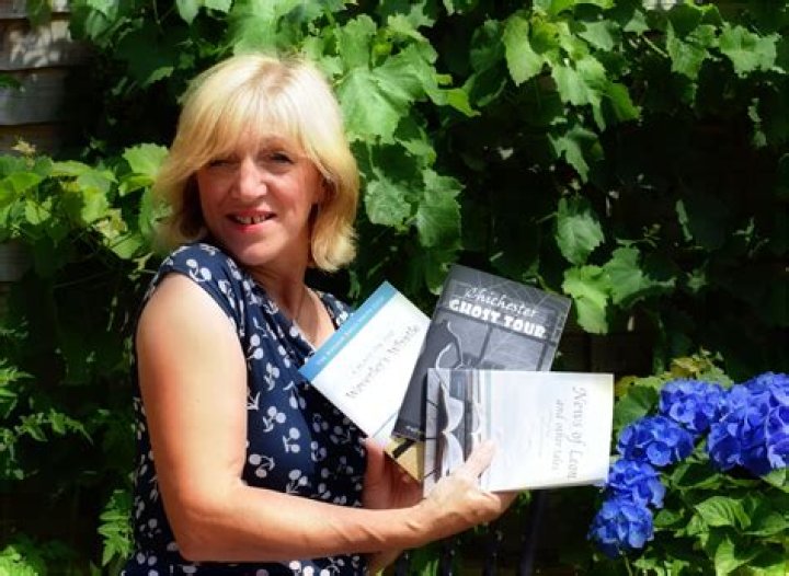 Who is Julia Macfarlane: Biography, Net Worth & More