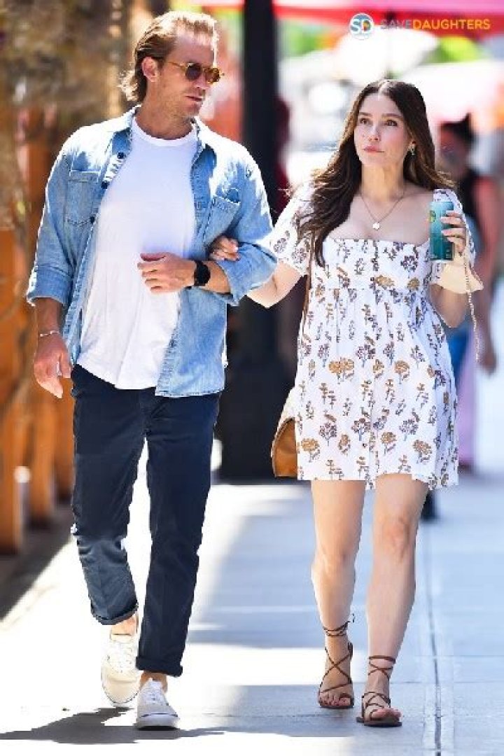 Sophia Bush Age, Height, Bio, Parents, Husband, Net Worth